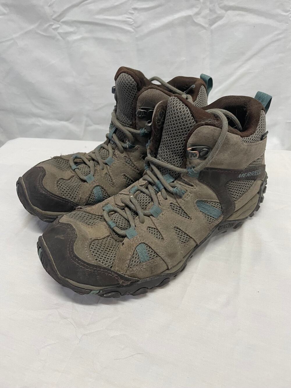 Merrell Women's Hiking Shoes Deverta 2 Mid Waterproof Size 6 - Pre Owned